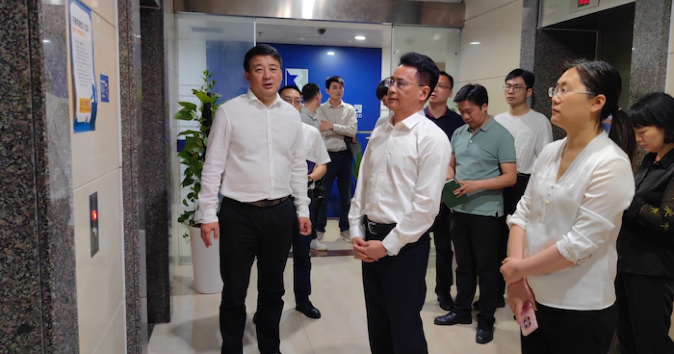 Zheng Kunfa, chairman of Yinzhou District, Ningbo, and his delegation visited Zhejiang Hua Wanrun Information Technology Co., LTD., a subsidiary of China Anke